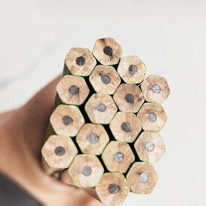 Crayons en bois HB pré-affûtés portables avec une prise confortable pour la préparation aux examens et les activités d'apprentissage quotidiennes des étudiants - Product Image 4