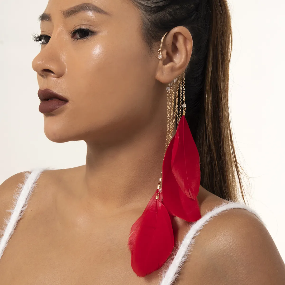 SHIXIN-pendientes largos bohemios con borla de plumas para mujer, aretes hechos a mano con cuentas de cristal, pendientes llamativos sin Piercing