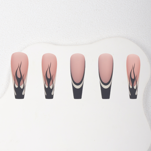 Vente en gros usine – 24 <span class=keywords><strong>faux</strong></span> ongles ABS de haute qualité, faciles à poser, motif flamme noire, style French long ballet, finition mate - Product Image 3