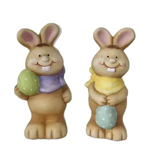 Venta al por mayor de fábrica por encargo de diferentes diseños estatua de conejo encantador figuras decorativas de cerámica
