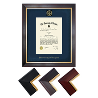 Cadre de diplôme en bois massif avec logo de l'université en relief doré pour affichage mural avec verre trempé