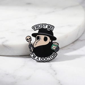 1 unidade Broche Estilo Sombrio Doutor da Peste, Crachá com Slogan Divertido, Pin Versátil para Roupas e Mochilas, Acessório Moderno e Estiloso para Presente - Product Image 3