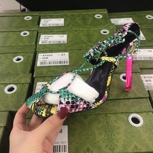 Sandales de luxe à talons carrés et lanières à la cheville pour femmes - Product Image 3