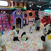 Aire de jeux intérieure commerciale en gros rose et blanche pour enfants, piscine à balles, jeux souples pour enfants et tout-petits