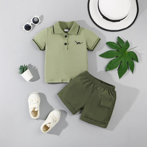 Set Polo con Ricamo Dinosauro per Bambino, Completo Estivo in Maglia Waffle con Maniche Corte e <span class=keywords><strong>Pantaloncini</strong></span>, Abbigliamento per Bambini all'Ingrosso - Product Image 1