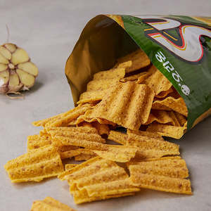 Chips de Maíz Coreanos ORION Sun Corn Flakes 80g, Chips de Patata Grandes y Ondulados, Snack Exótico Inflado, Sabor a Ajo - Product Image 3