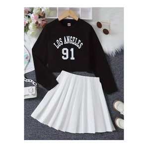 Set di abbigliamento per ragazze con stile contemporaneo realizzato In tessuto resistente per un uso duraturo In qualsiasi tempo o stagione - Product Image 3