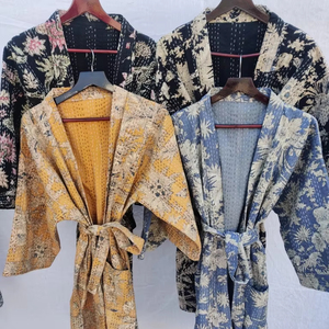 Bohème fait à la main Kantha matelassé à la main coton imprimé vestes Kimono peignoir Style longue poche bord brut bord libre vestes - Product Image 1