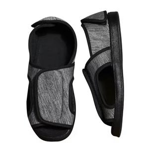 Chaussons confortables personnalisables à bout ouvert <span class=keywords><strong>pour</strong></span> femmes et <span class=keywords><strong>hommes</strong></span> chaussures d'intérieur <span class=keywords><strong>pour</strong></span> diabétiques en mousse à mémoire de forme souple avec pieds larges en peluche réglables - Product Image 4