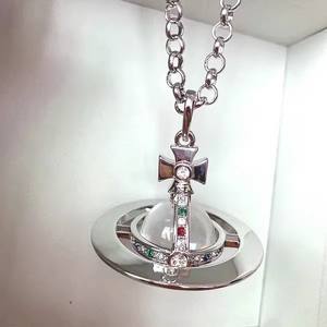 Nuevo Collar con Colgante de Saturno Tridimensional Plateado en Plata de Ley, Estilo Cristiano, Cadena de Acero Inoxidable para Clavícula - Product Image 1