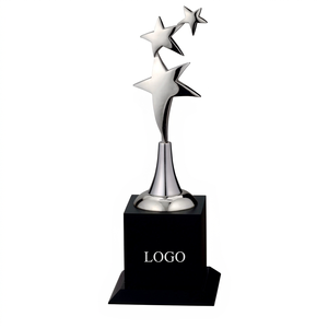 Elegante Estatua Metálica de Oficina con Forma de Dama para Decoración de Escritorio Profesional en Acabados Dorado, Plateado, Cobre y Bronce - Product Image 1