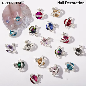 2025ขายดีสุดหรูของดาวเสาร์ประดับ<span class=keywords><strong>เล็บ</strong></span>อัลลอยหลาก<span class=keywords><strong>สี</strong></span>3D หรูหราประดับ<span class=keywords><strong>เล็บ</strong></span>พลอยเทียม - Product Image 1