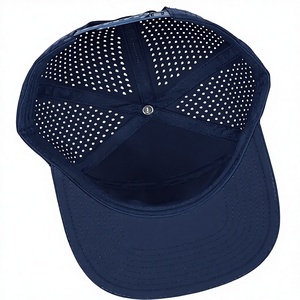 Casquettes de baseball de performance en gros, découpées au laser, respirantes, séchage rapide, résistantes à l'eau, à visière plate, snapback, logo personnalisé, OEM - Product Image 4