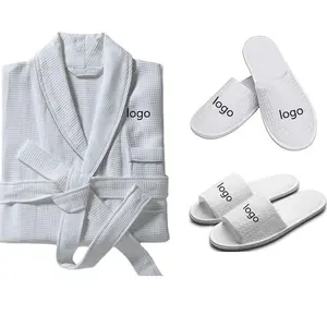 定制标志豪华高品质100% 棉白色华夫浴袍和拖鞋套装，适合五星级酒店水疗使用