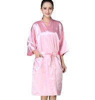Robe de salon rose personnalisée avec logo, cape en soie, blouse de coiffeur, kimono pour la coiffure, la beauté, le SPA, l'hôtel