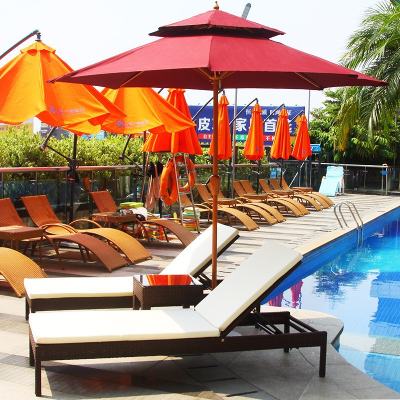 2 chaises longues + 1 table basse incluant matelas + parasol