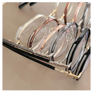 Nuevas gafas anti luz azul para mujer, montura redonda, lentes de PC, tamaño mediano, estilo coreano con laterales brillantes, hechas en Taizhou. - Product Image 4