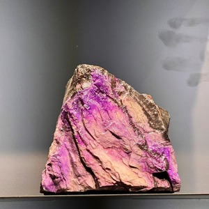 Produtos Espirituais Premium: Pedras Brutas Naturais de Sugilita Roxa Escura para Cura, Gemas Brutas Domésticas à Venda - Product Image 4