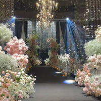 Décoration de fête suspendue en acrylique transparent avec pétales de rose et chaîne de perles de cristal moderne pour mariage