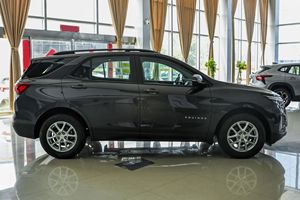 Chevrolet Equi Nox 2023, модель входа, базовая техническая камера заднего вида, датчики парковки, люк на крыше - Product Image 5