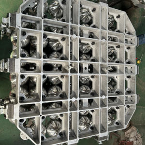 अचार के लिए रोटेशनल मोल्डिंग मोल्ड का डिजाइन, विकास और उत्पादन। टूर्नामेंट के लिए विशेष मोल्ड्स - Product Image 1