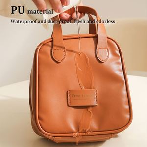 กระเป๋าเครื่องสำอางแบบพกพาหนัง PU กันน้ำ ลายตัวอักษร พร้อมซิปปิดแบบมีโลโก้สั่งทำ สำหรับผู้หญิง - Product Image 4