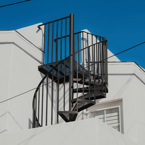 Escalier en colimaçon intérieur robuste Prima, structure composite bois-acier pour villa, intérieur résidentiel - Product Image 4