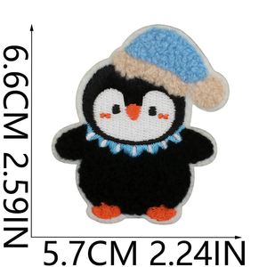 Patch brodé thermocollant mignon de pingouin de dessin animé pour la décoration des vêtements d'enfants - Product Image 4