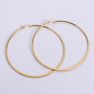 Arracadas Planas Grandes <span class=keywords><strong>de</strong></span> Acero Inoxidable a Prueba <span class=keywords><strong>de</strong></span> Agua y Sin Deslustre Hipoalergénicas Bañadas <span class=keywords><strong>en</strong></span> <span class=keywords><strong>Oro</strong></span> <span class=keywords><strong>de</strong></span> 18k <span class=keywords><strong>de</strong></span> Última Moda - Product Image 3