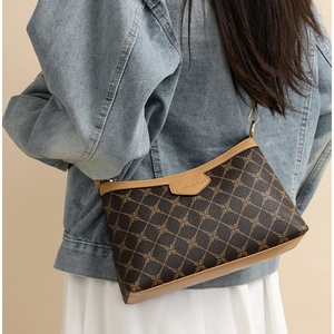 Borsa a <span class=keywords><strong>Tracolla</strong></span> Piccola da Donna con Motivo Speciale, Nuova Collezione 2026, Versatile con Stampa Testurizzata, Borsa a Spalla per Signora di Mezza Età, Ideale per la Mamma - Product Image 1