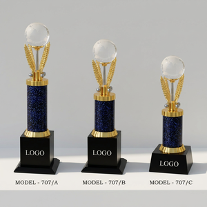 Elegante Estatua de Metal Fundido a Presión para Oficina, Figura de Dama con Forma de Esfera, Trofeo Portátil Grabado con Láser para Espacio de Trabajo Profesional, Dorado - Product Image 1