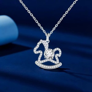 NORELLE <span class=keywords><strong>Bijoux</strong></span> en gros Usine Chine Argent S925 Plaqué Or 18 carats Collier Mignon Cheval Taille Fine Pendentif Moissanite pour Femme - Product Image 4