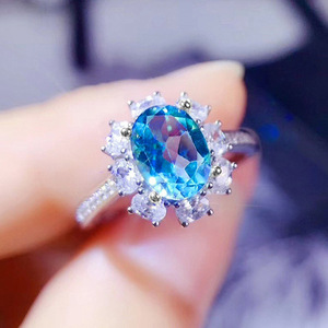 Anello da Donna con Zircone Tonalità Acquamarina Lucida, Gioiello Trendy per Uso Quotidiano - Product Image 2
