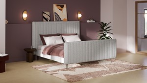 Solution de <span class=keywords><strong>chambre</strong></span> intégrée : Lit rembourré personnalisable avec matelas/surmatelas assortis, tables de chevet, bancs de rangement et canapés - Product Image 2