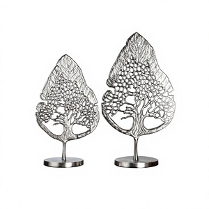 Sculpture décorative artisanale en fer écologique pour centre de table de Noël, pièce unique, abstrait moderne - Product Image 1