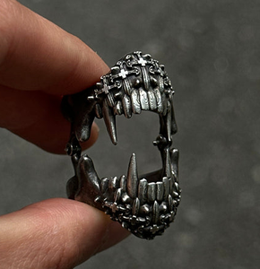 Bague Zombie Crâne Classique en Acier Inoxydable pour Hommes et Femmes, Incrustation <span class=keywords><strong>de</strong></span> <span class=keywords><strong>Dents</strong></span> <span class=keywords><strong>de</strong></span> <span class=keywords><strong>Vampire</strong></span> à la Mode, Cadeau <span class=keywords><strong>de</strong></span> Fête <span class=keywords><strong>de</strong></span> Mariage Punk Cool - Product Image 1
