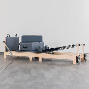 Reformeur de <span class=keywords><strong>Pilates</strong></span> pliable en érable avec cadre à déverrouillage rapide et système de glisse douce, idéal pour un mouvement fluide et un gain de place - Product Image 4