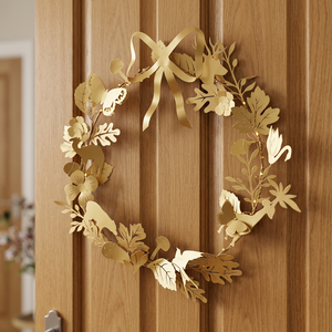 Corona Metálica Dorada con Mariposas y Hojas, Flores Decorativas Hechas a Mano, Estilo Glamuroso, Navidad, Sin Iluminación - Product Image 1