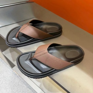 Chanclas de Verano para Hombre de Cuero Genuino Marrón Estilo Retro Antideslizantes Transpirables a la Moda - Product Image 1