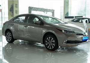 Toyota Corolla Hybride d'occasion 2017, version facelift, 1.8L E-CVT, faible consommation de carburant, conduite à gauche, berline économique pour trajets quotidiens, faible kilométrage - Product Image 3