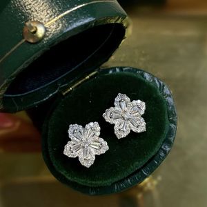 Boucles d'oreilles clous en diamant naturel Xinfly, design floral en or 18 carats, scintillantes, pour usage quotidien et occasions formelles, promotion 2025 - Product Image 1