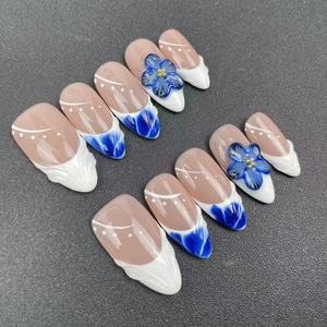 <span class=keywords><strong>Uñas</strong></span> Postizas Hechas a Mano de Alta Calidad al por Mayor, Forma de Almendra, Estilo Francés Blanco y <span class=keywords><strong>Azul</strong></span> con Tallado 3D, Reutilizables - Product Image 4