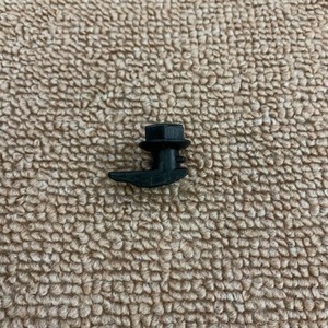 Clip de couvercle de drain de pluie BMW 64316933306, boucle rotative en plastique noir pour série 6 X5 X6 E60 - Product Image 1
