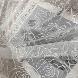 قماش دانتيل أفريقي - قابل للتمدد، سريع الجفاف، قماش شبكي جاكار بنقش ورود كبير قابل للتنفس - Product Image 5