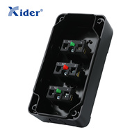 XAL-B334 Boutons-poussoirs à ressort de retour, trois types : un vert (flèche noire), un rouge, un noir (flèche blanche)