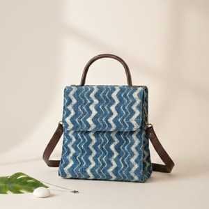 Bolso Bandolera Mini Azul con Estampado Artesanal, de Tela de Algodón, Hecho a Mano, Estilo Boho, para Viaje, Exportación India - Product Image 5