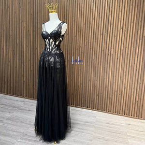 Robe d'hiver élégante sans manches en dentelle et mousseline, coupe trapèze, couleur unie, légère et respirante, idéale pour les soirées, design personnalisé - Product Image 1