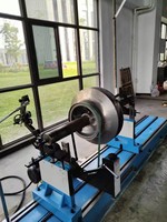 Machine d'équilibrage de turbine de pompe à rotor de moteur de grande taille