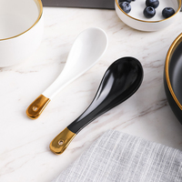 Service de vaisselle en porcelaine de haute qualité au design européen avec bord doré, assiettes blanches, passe au lave-vaisselle et respectueux de l'environnement, idéal pour les mariages