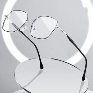 Dernier arrivage de lunettes légères tendance Lunettes photo grises Antireflet <span class=keywords><strong>bleu</strong></span> à monture optique en métal Lunettes photochromiques anti-lumière bleue - Product Image 5